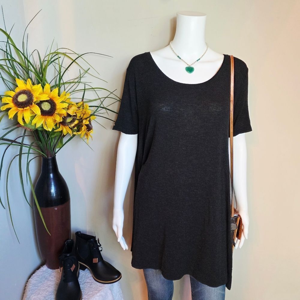 Brandy Melville Charcoal Short Sleeve Tee - Picture 2 of 5